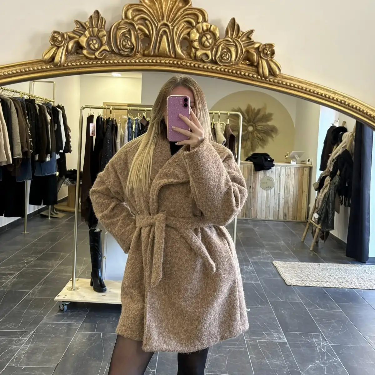 Manteau teddy marron avec ceinture